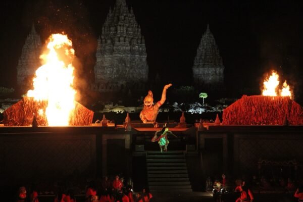 Prambanan Temple at Sunset and Ramayana Ballet (include Dinner in Rama Shinta Resto)