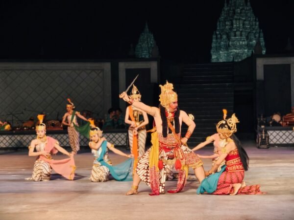 Prambanan Temple at Sunset and Ramayana Ballet (no dinner included)